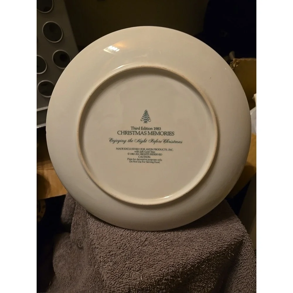 1983‎ Avon Christmas Memories Plate, original box